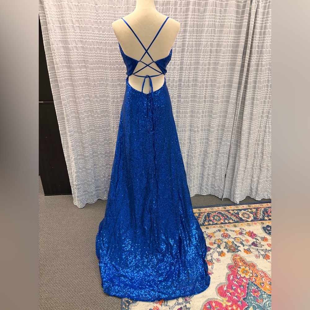 Elegant Royal Blue Sequin Evening Gown - Picture 4 of 6